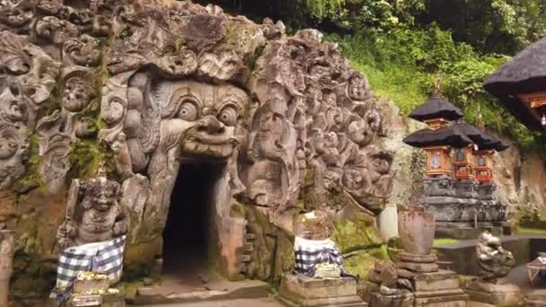 Ubud Μπαλί Ινδονησία Σπήλαιο Ελέφαντα Φορητό Έξω Μέσα Ανά Δευτερόλεπτο — Αρχείο Βίντεο