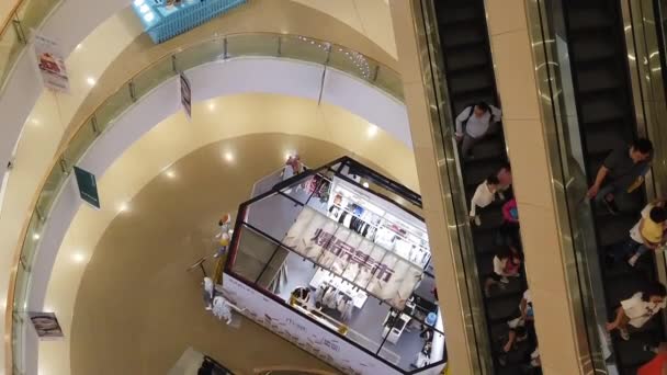Escalators Slowmotion Εμπορικό Κέντρο Άνθρωποι Top View Πεκίνο Κίνα — Αρχείο Βίντεο