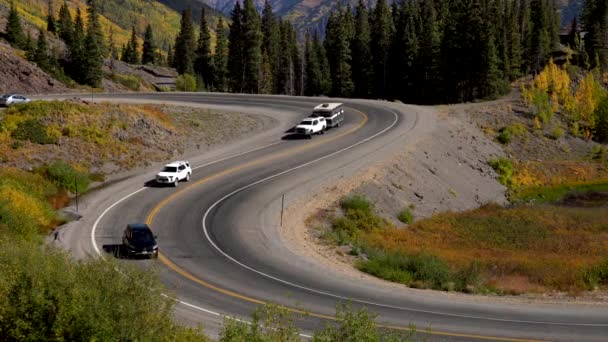 Coches Que Viajan Una Sección Con Curvas Autopista Million Dollar — Vídeos de Stock