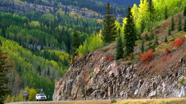 Samochody Jadące Autostradą Million Dollar Highway Górach San Juan Kolorado — Wideo stockowe