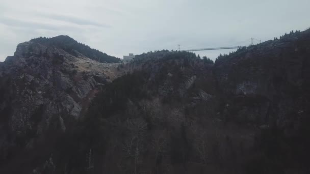 Aerial Pullout Swinging Bridge Atop Grandfather Mountain — Stock video