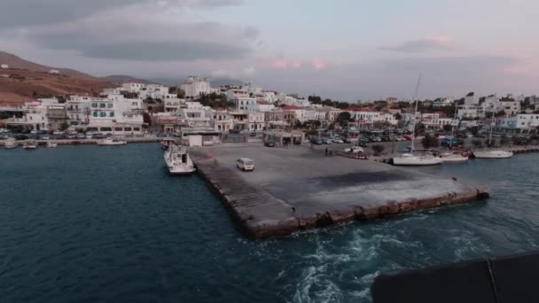 Kikötő Elhagyása Görög Sziget Andros Lassított Felvételen — Stock videók
