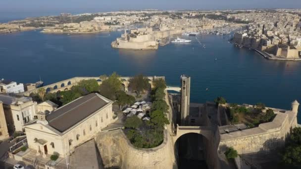 Flygdrönare Sköt Ovanför Maltas Huvudstad Valletta Visar Medelhavet Grand Harbour — Stockvideo