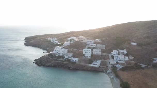 Luchtfoto Dolly Van Een Klein Stadje Aan Egeïsche Zee Tinos — Stockvideo