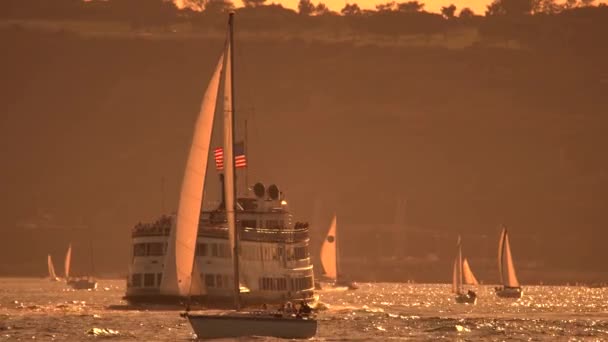 Gün Batımında San Diego Limanı Nda Vapur Yolculuğu — Stok video