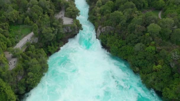 Αεροπλάνο Drone Ανεβαίνει Πάνω Από Hukas Falls Νέα Ζηλανδία — Αρχείο Βίντεο