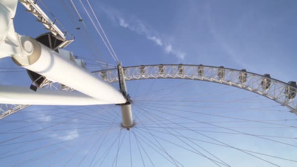 London Eye Bottom Blue Sky Few Clouds Low Angle View — Stock video