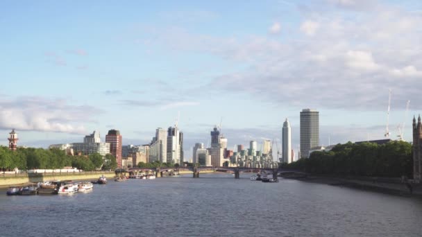 Londra Daki Bina Daireler Westminster Köprüsü Manzarası Statik Çekim — Stok video