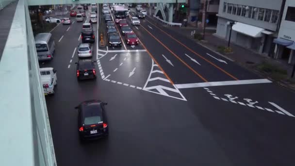 Autos Die Durch Die Straßen Der Japanischen Stadt Kobe Fahren — Stockvideo