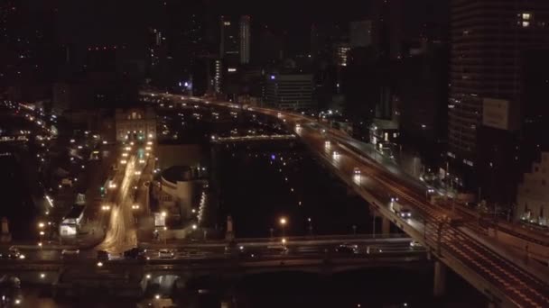 Osaka Japón Escena Nocturna Mientras Los Coches Viajan Puentes Pasos — Vídeos de Stock