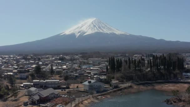 一架4K的空中卡车拍摄的山 日本山崎县一个小城镇的富士 — 图库视频影像