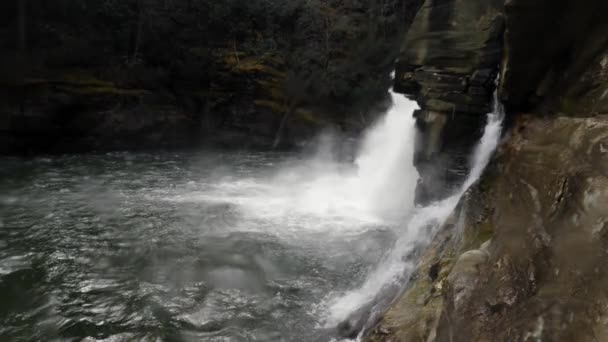 Linville Falls Side Shot Wodospadem — Wideo stockowe