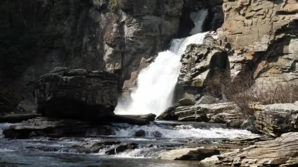 Водоспад Лінвіль Передньому Плані — стокове відео
