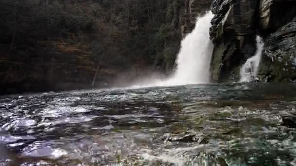 Linville Falls Respingos Água Primeiro Plano Luz Neve — Vídeo de Stock