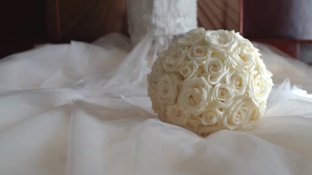Kwiatki Ślubne Zdjęcie Suwaka Suknią Ślubną Tle — Wideo stockowe