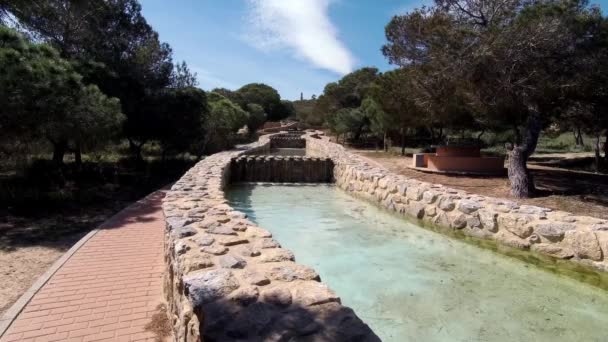 Відео Парк Іспанії Поблизу Торрев Єхи Валенсії Кількома Невеликими Водоспадами — стокове відео