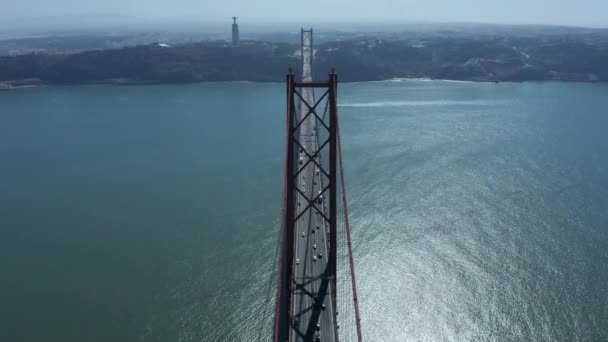 葡萄牙里斯本Ponte 25De Abril和Tagus河的空中自上而下视图 — 图库视频影像