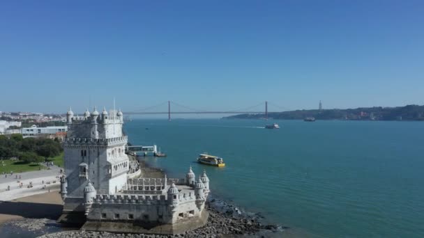 Drone Aéreo Disparado Torre Belém Rio Tejo Lisboa Portugal — Vídeo de Stock
