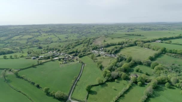 Vista Aerea Campi Verdi Lussureggianti Nella Gran Bretagna Rurale — Video Stock