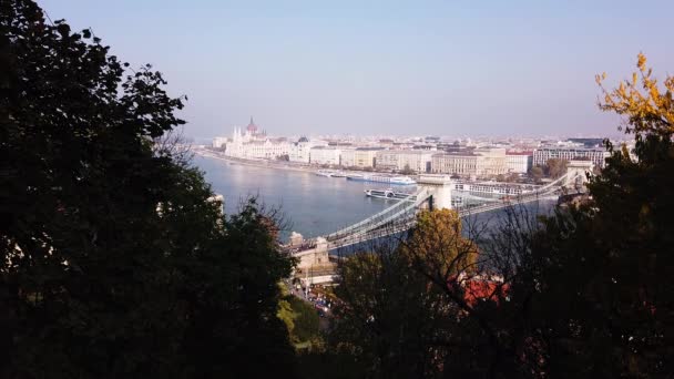 Die Kettenbrücke Und Die Skyline Von Budapest Einem Schönen Sonnigen — Stockvideo