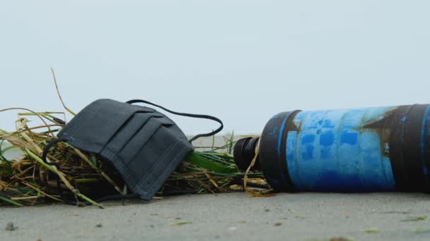 Μόλυνση Από Ιατρικά Απόβλητα Covid19 Μόλυνση Στην Ακτή Της Θάλασσας — Αρχείο Βίντεο