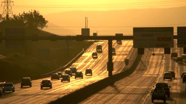 日没時の国道36号線の交通量 — ストック動画