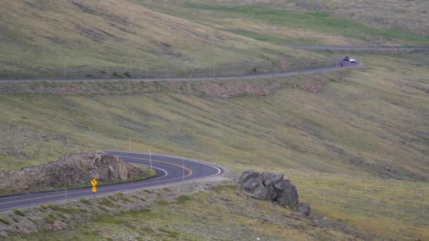 Conducción Coches Carretera Montaña Gran Altitud Colorado — Vídeos de Stock