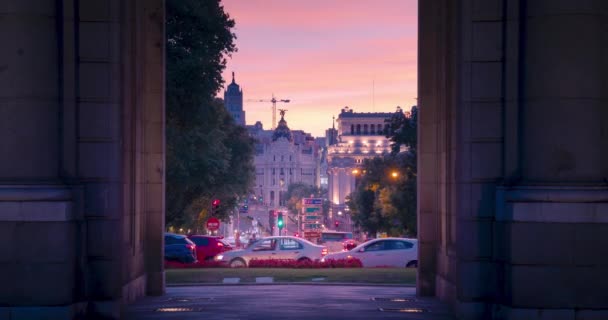 Time Lapse Durante Tramonto Dell Edificio Metropolis Cibeles Visto Attraverso — Video Stock