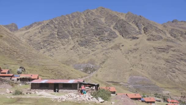 Remota Comunidad Quechuana Kalkanka Pequeño Pueblo Rural Los Andes Peruanos — Vídeos de Stock
