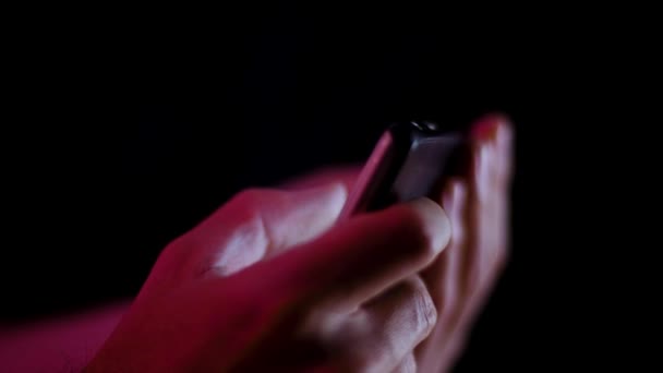 Tummen Smartphone Medan Video Spelas Upp Landskapet Nära Håll Ett — Stockvideo