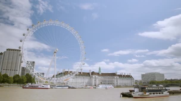 Londra Nın Gözü Milenyum Çarkının Dönüm Noktası Kayıklar Hızla Nehirden — Stok video