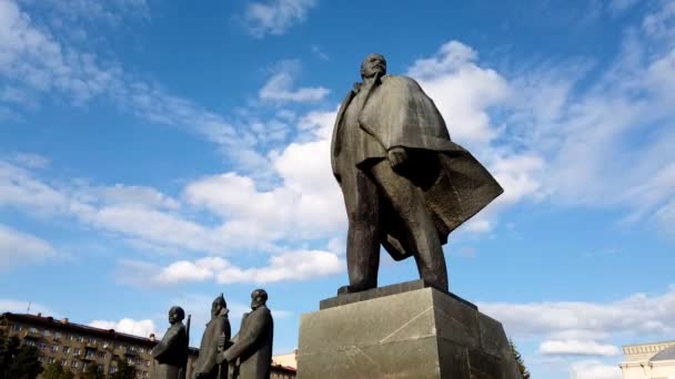 Vladimir Lenin Novosibrisk Şehrindeki Heykeli Tarihi Kişiliklerin Kavramları Güzel Mavi — Stok video