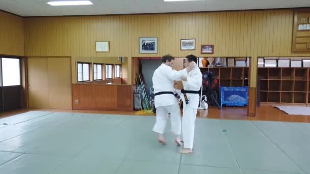 Два Чорних Пояси Дзюдо Практикують Майор Приміщенні Ouchi Gari Під — стокове відео