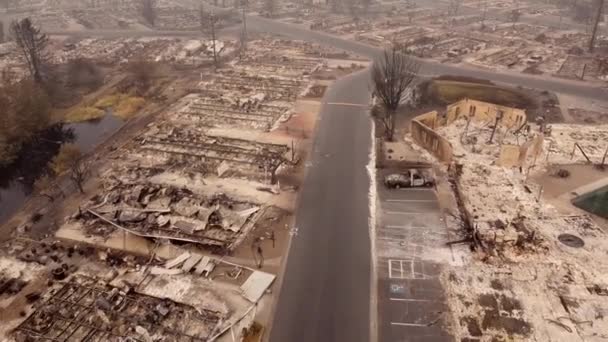 Aerial View Burned Trailer Park Truck Pull Away Almeda Wildfire — Stockvideo