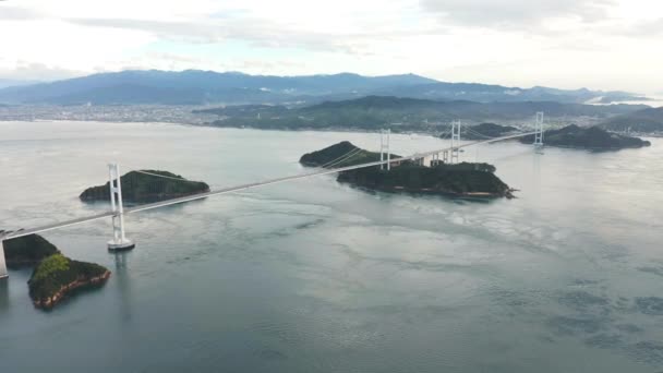 世界最大級の吊り橋 来島海峡大橋 の空中写真 — ストック動画