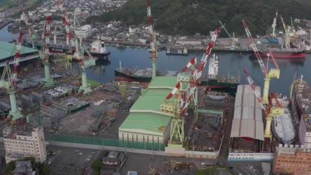 Galangan Kapal Jepang Dan Dermaga Kering Penembakan Udara — Stok Video