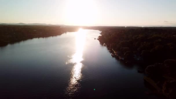 北卡罗莱纳州希科里湖Hickory湖的落日瀑布卡塔瓦河 — 图库视频影像