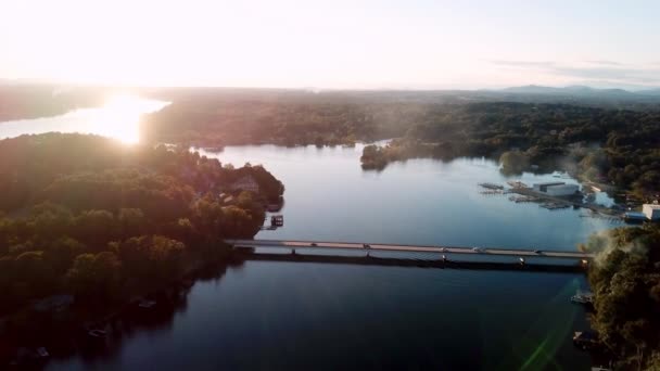 Lake Hickory Aerial Bij Zonsondergang Langs Catawba Rivier Bij Hickory — Stockvideo