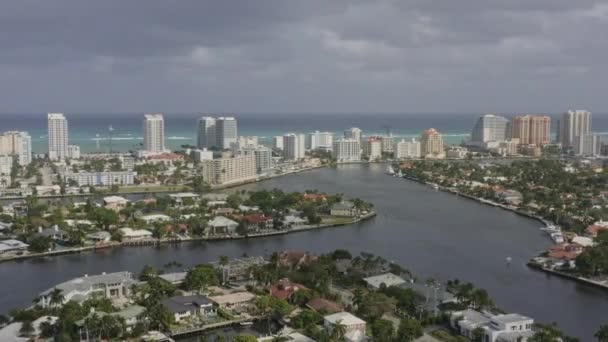 Fort Lauderdale Florida Aerial V28 Pan Prawy Strzał Seven Isles — Wideo stockowe