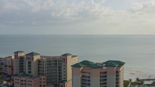 Fort Myers Beach Florida Aerial V14 Pan Left Shot Gulf — Stock Video