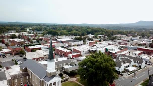 Morganton Ncに教会 Morganton North Carolina Foreground Aerial — ストック動画