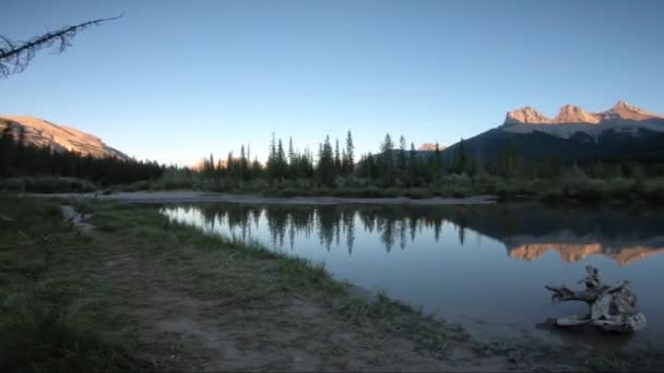 Drie Zusters Uitkijken Bij Canmore Alberta — Stockvideo