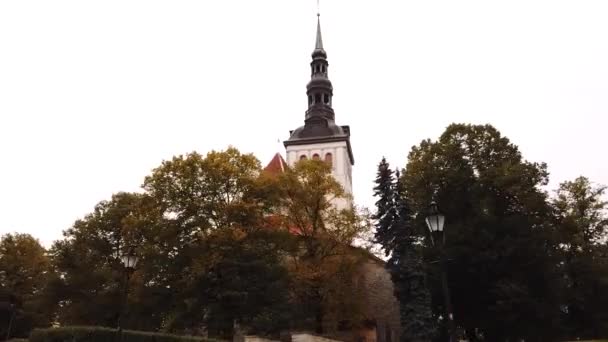 Niguliste Kilise Müzesi Tallinn Estonya Daki Güzel Altın Sonbahar Gününde — Stok video