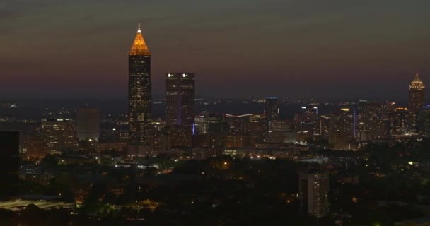 Atlanta Georgia Aerial V620 Pan Levý Snímek Mrakodrapů Včetně Břehu — Stock video