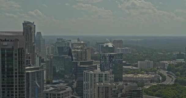 Atlanta Georgia Aerial V680 Pan Levý Záběr Komerčních Mrakodrapů Okrese — Stock video