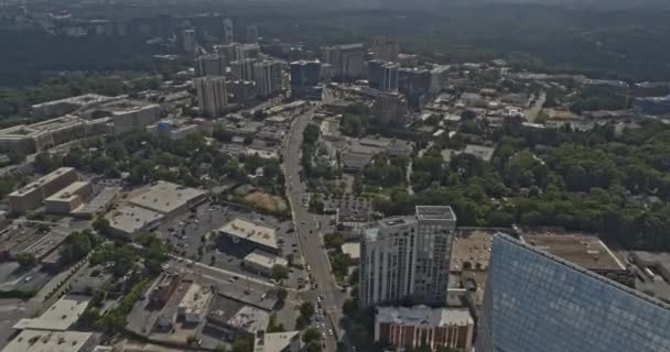 Atlanta Georgia Aerial V693 Снимок Птиц Города Зеленой Зоны Дневное — стоковое видео