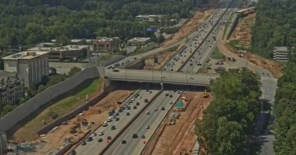 Atlanta Georgia Aerial V678 Plan Inclinable Parc Circulation Achalandée Sur — Video