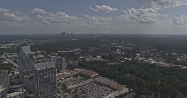 Atlanta Georgia Aerial V691 Pan Levý Snímek Buckhead Cityscape — Stock video