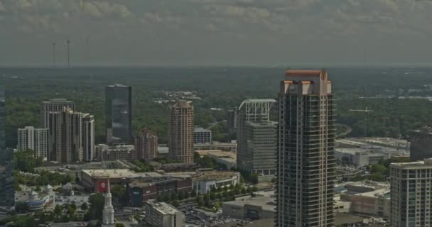 Atlanta Georgia Aerial V681 Pan Prawy Strzał Drapaczy Chmur Okolicy — Wideo stockowe