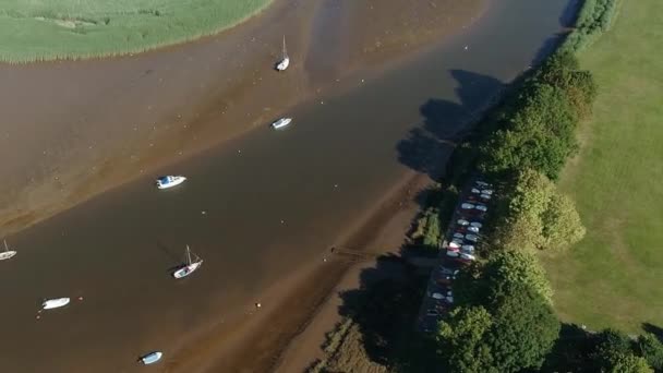 Antena Exe Rio Quando Maré Está Para Fora Barcos Encalhados — Vídeo de Stock